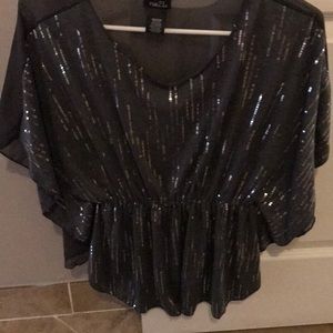 Cute party top never worn😁